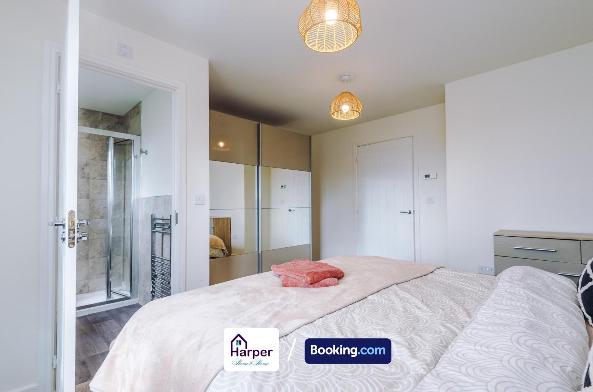 Prime Location 3 Storey By Harperletting Short Lets & Serviced Accommodation Chester With Driveway Long Or Short Stays Hough Green Екстериор снимка