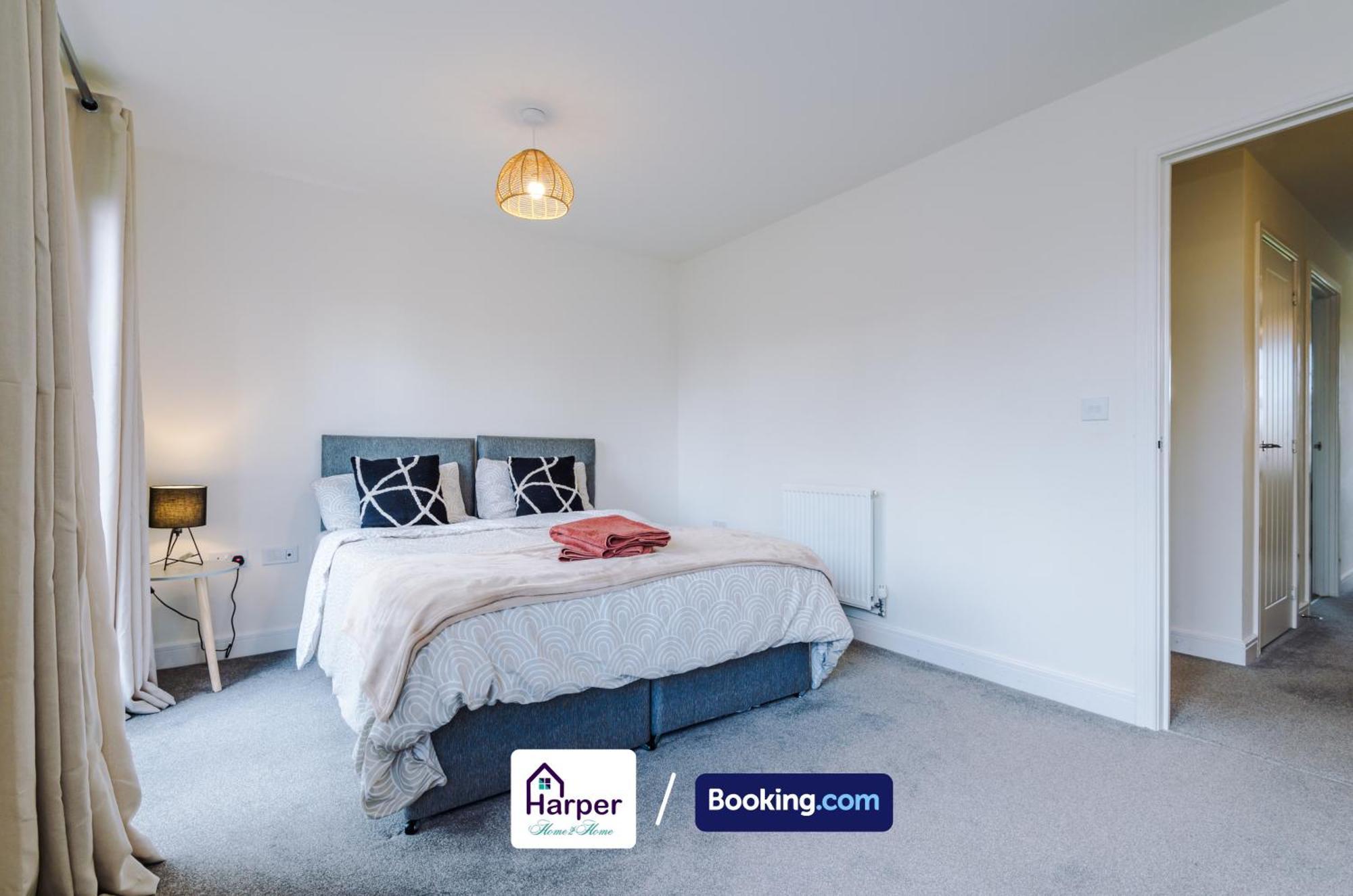 Prime Location 3 Storey By Harperletting Short Lets & Serviced Accommodation Chester With Driveway Long Or Short Stays Hough Green Екстериор снимка