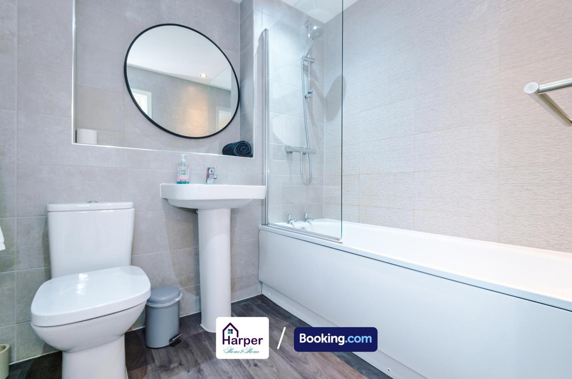 Prime Location 3 Storey By Harperletting Short Lets & Serviced Accommodation Chester With Driveway Long Or Short Stays Hough Green Екстериор снимка