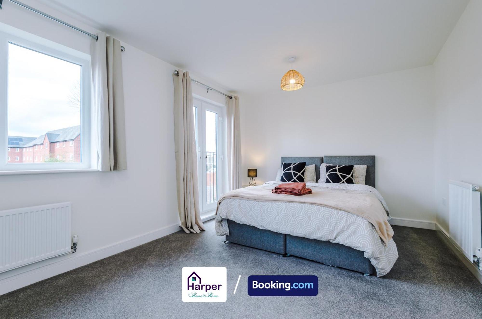 Prime Location 3 Storey By Harperletting Short Lets & Serviced Accommodation Chester With Driveway Long Or Short Stays Hough Green Екстериор снимка