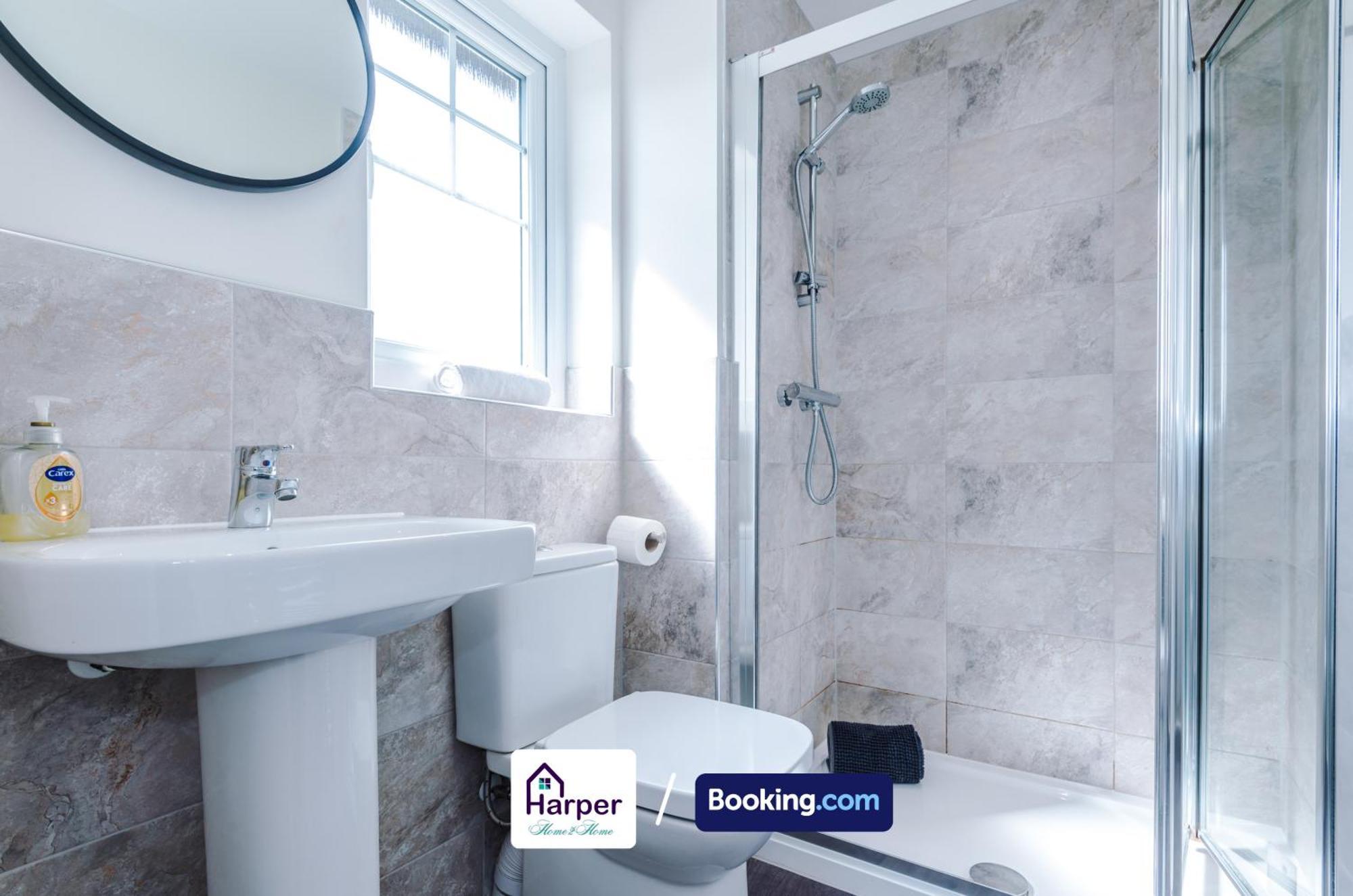 Prime Location 3 Storey By Harperletting Short Lets & Serviced Accommodation Chester With Driveway Long Or Short Stays Hough Green Екстериор снимка