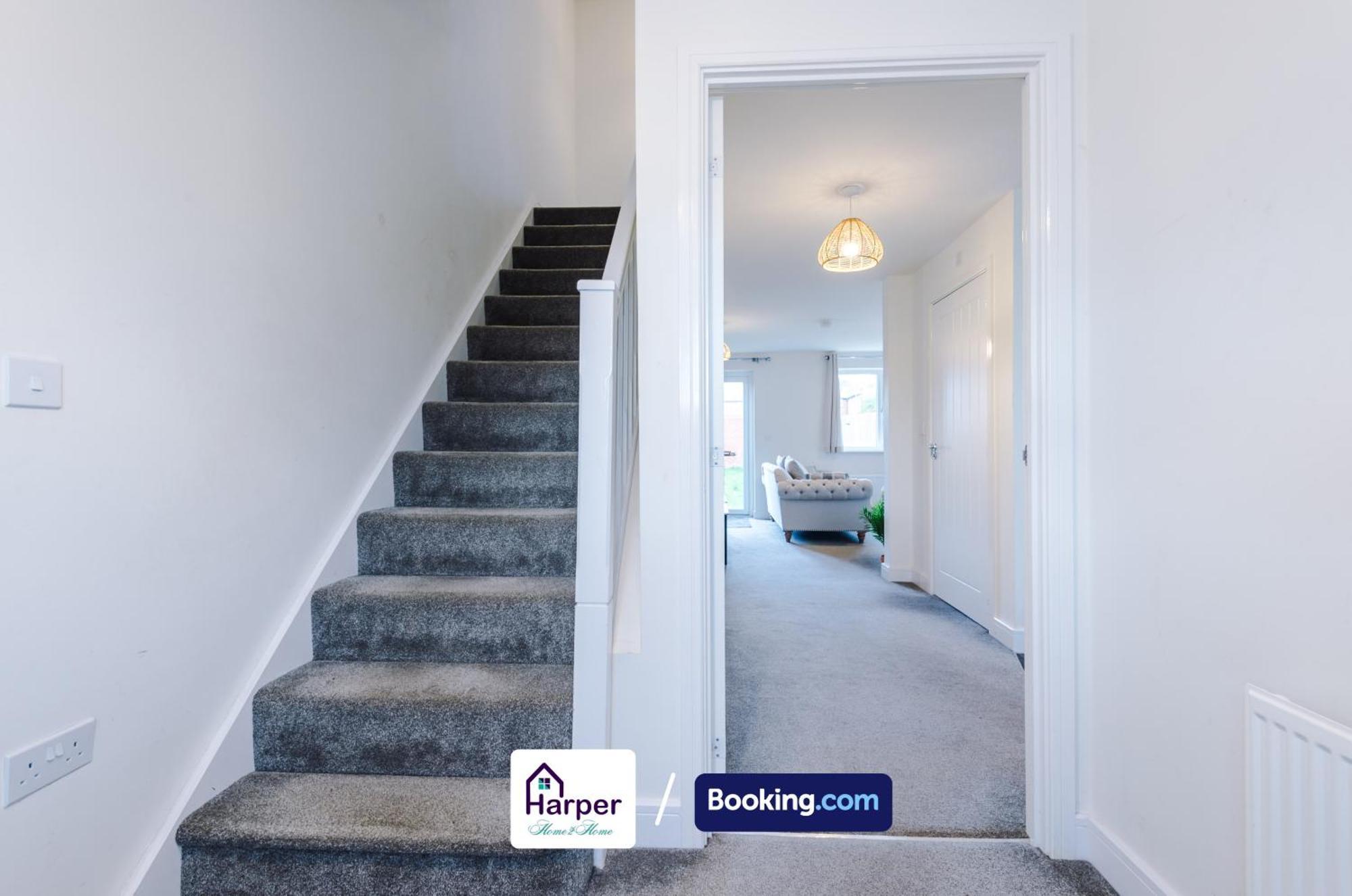 Prime Location 3 Storey By Harperletting Short Lets & Serviced Accommodation Chester With Driveway Long Or Short Stays Hough Green Екстериор снимка