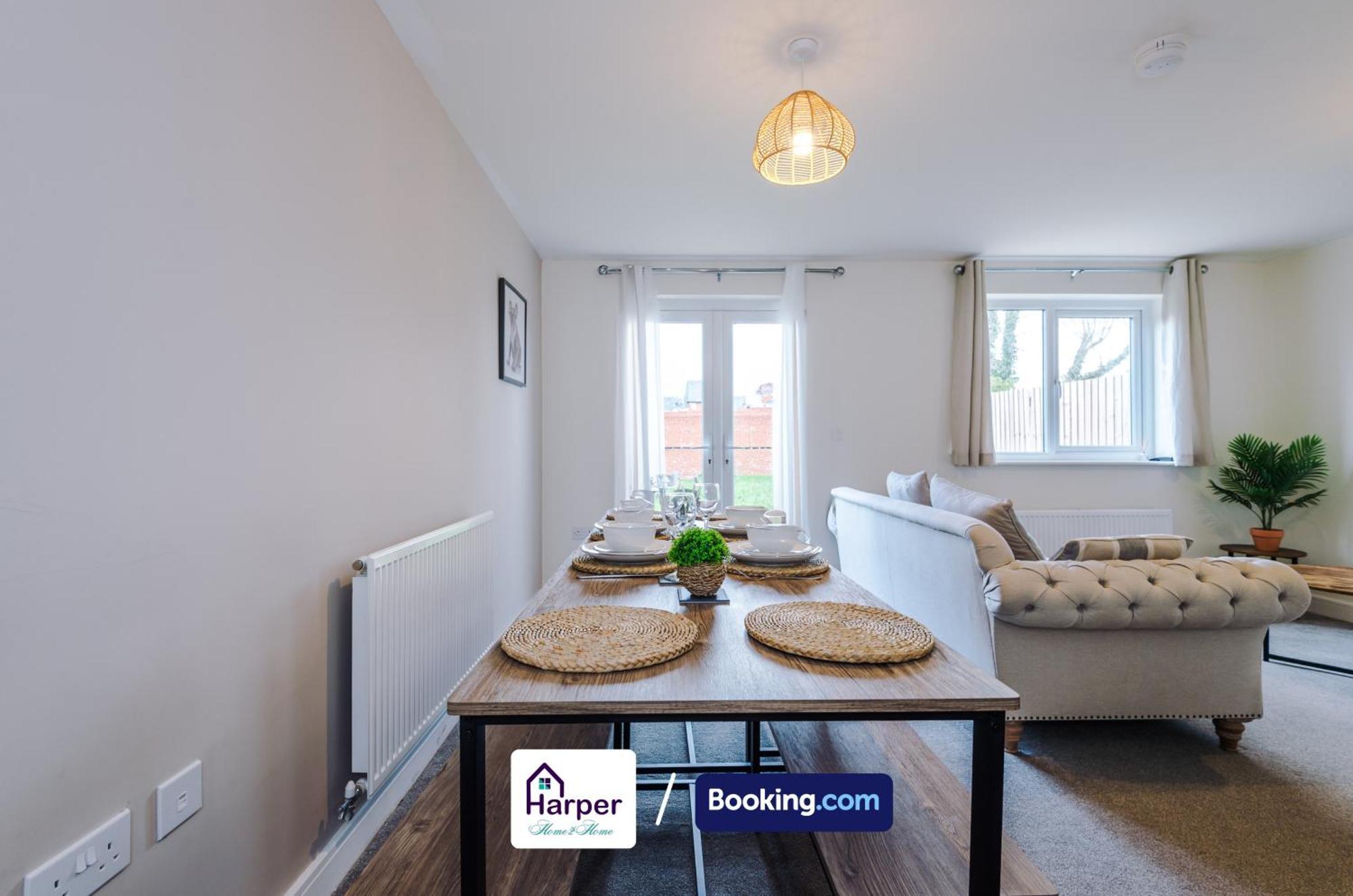 Prime Location 3 Storey By Harperletting Short Lets & Serviced Accommodation Chester With Driveway Long Or Short Stays Hough Green Екстериор снимка