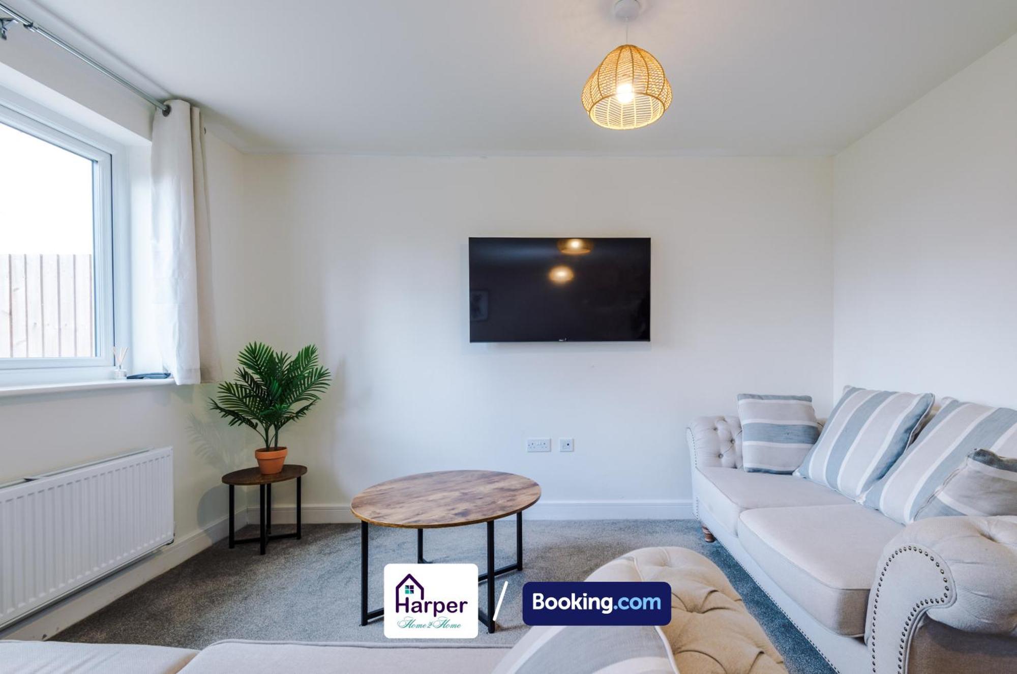 Prime Location 3 Storey By Harperletting Short Lets & Serviced Accommodation Chester With Driveway Long Or Short Stays Hough Green Екстериор снимка