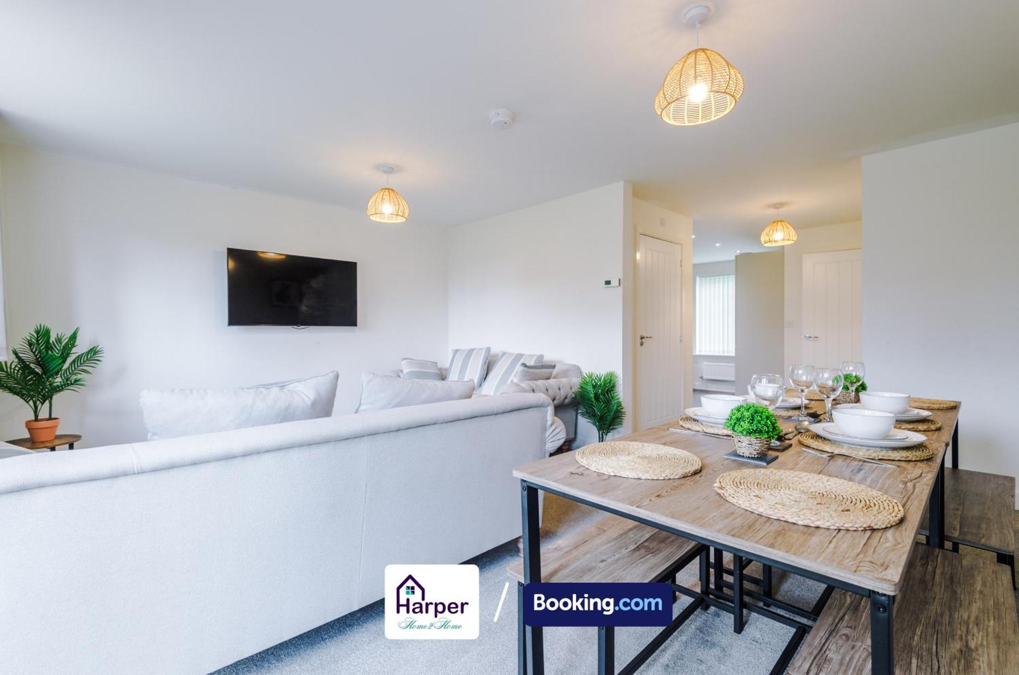 Prime Location 3 Storey By Harperletting Short Lets & Serviced Accommodation Chester With Driveway Long Or Short Stays Hough Green Екстериор снимка