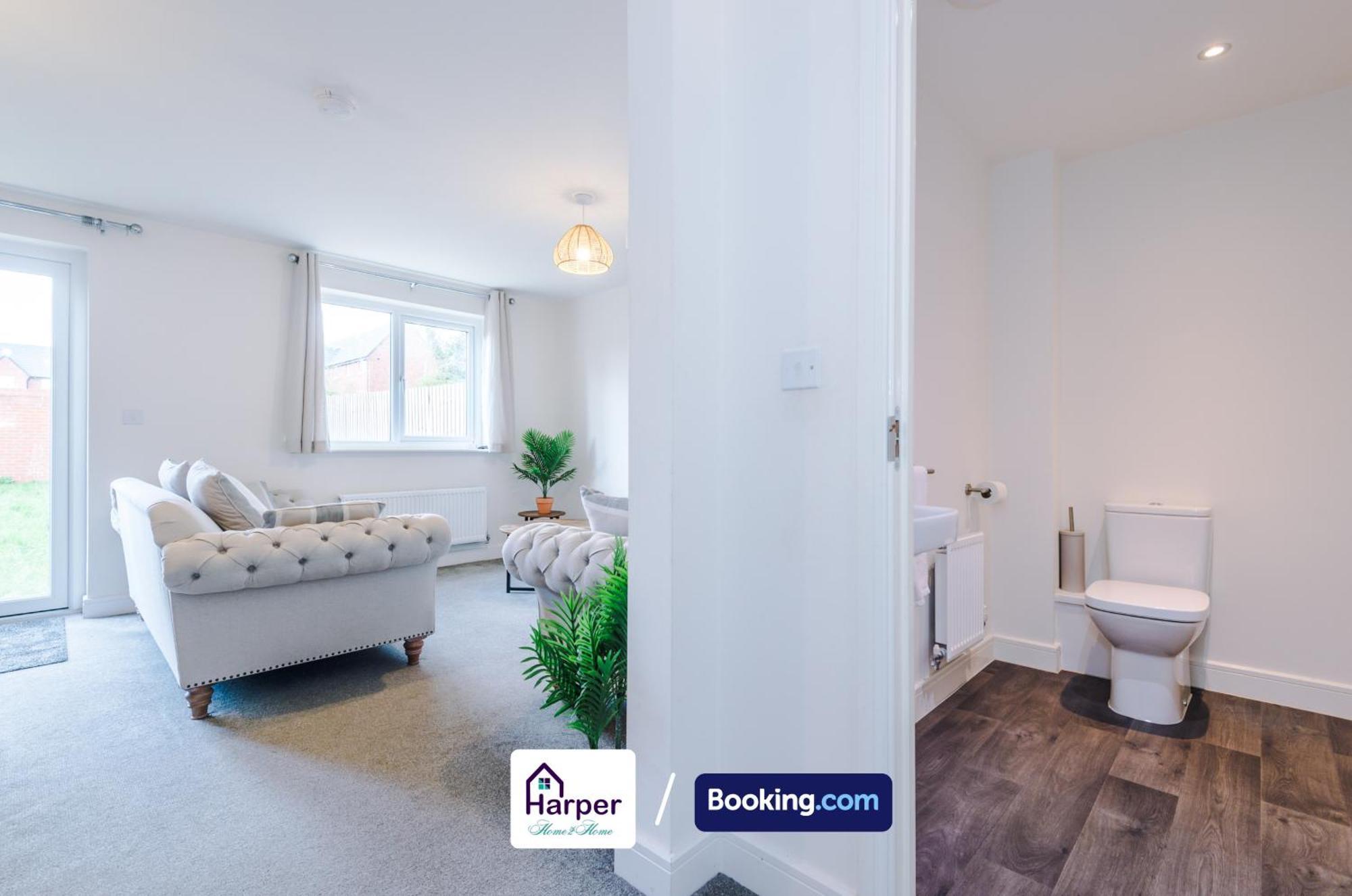 Prime Location 3 Storey By Harperletting Short Lets & Serviced Accommodation Chester With Driveway Long Or Short Stays Hough Green Екстериор снимка