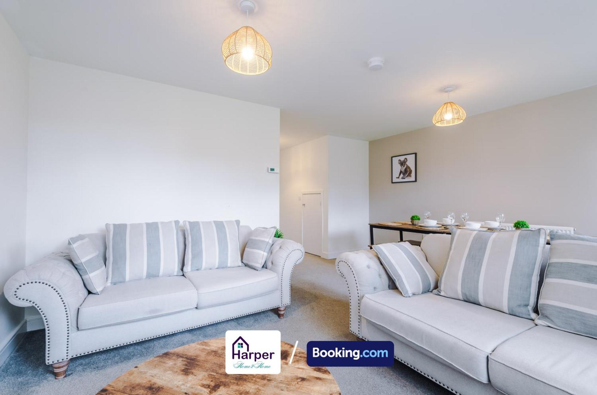 Prime Location 3 Storey By Harperletting Short Lets & Serviced Accommodation Chester With Driveway Long Or Short Stays Hough Green Екстериор снимка