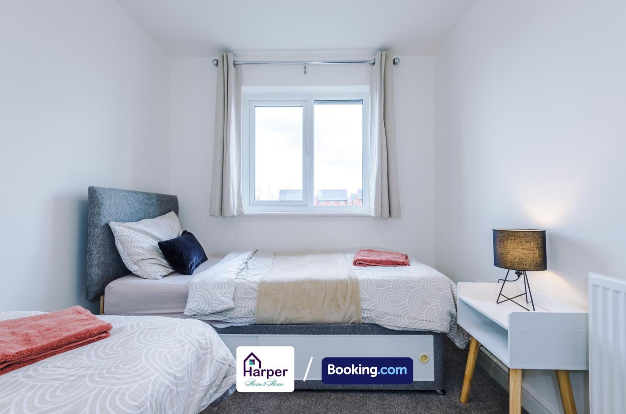 Prime Location 3 Storey By Harperletting Short Lets & Serviced Accommodation Chester With Driveway Long Or Short Stays Hough Green Екстериор снимка