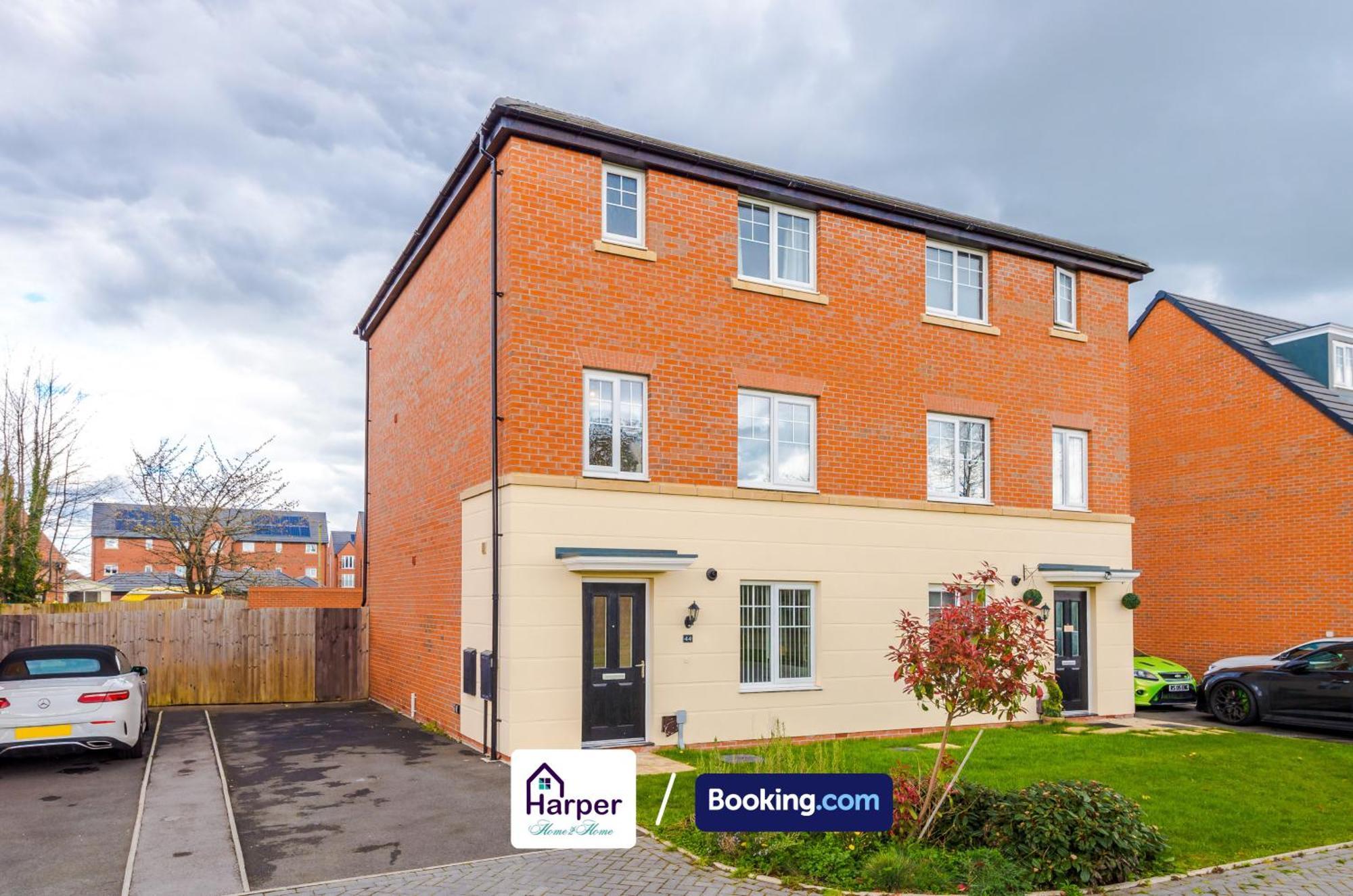 Prime Location 3 Storey By Harperletting Short Lets & Serviced Accommodation Chester With Driveway Long Or Short Stays Hough Green Екстериор снимка