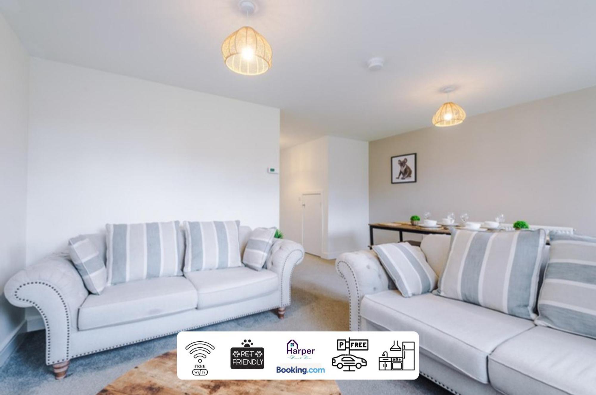 Prime Location 3 Storey By Harperletting Short Lets & Serviced Accommodation Chester With Driveway Long Or Short Stays Hough Green Екстериор снимка